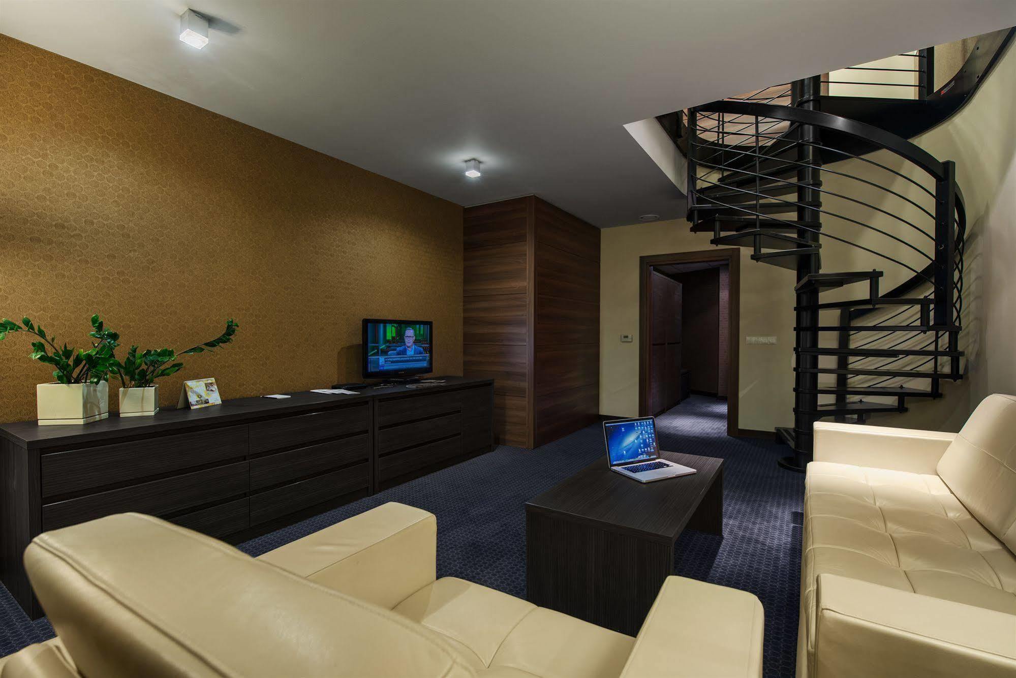 Rado Resort Spa & Wellness เมียเลส ภายนอก รูปภาพ