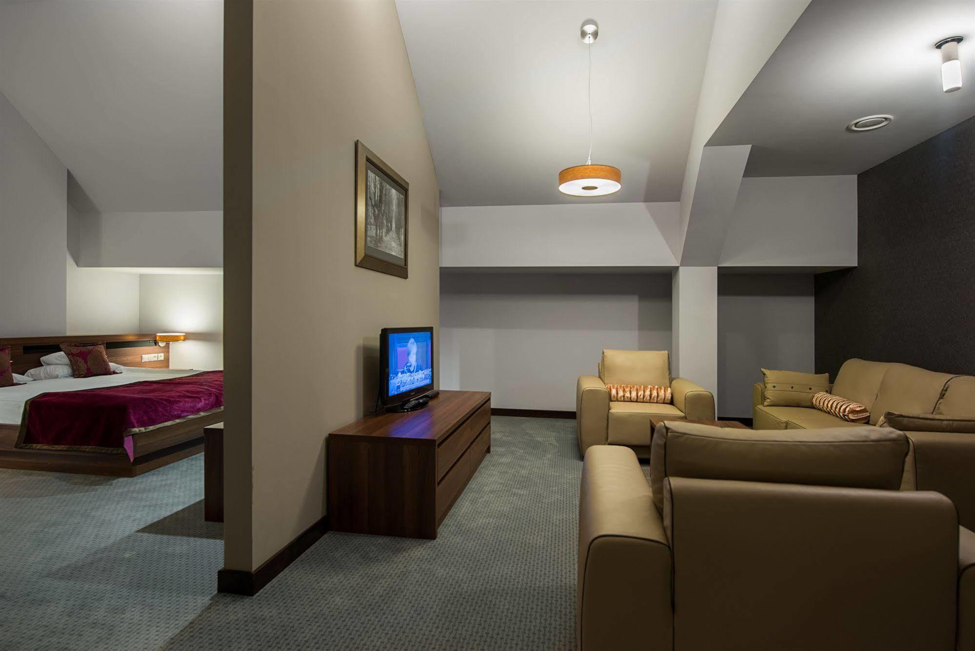 Rado Resort Spa & Wellness เมียเลส ภายนอก รูปภาพ