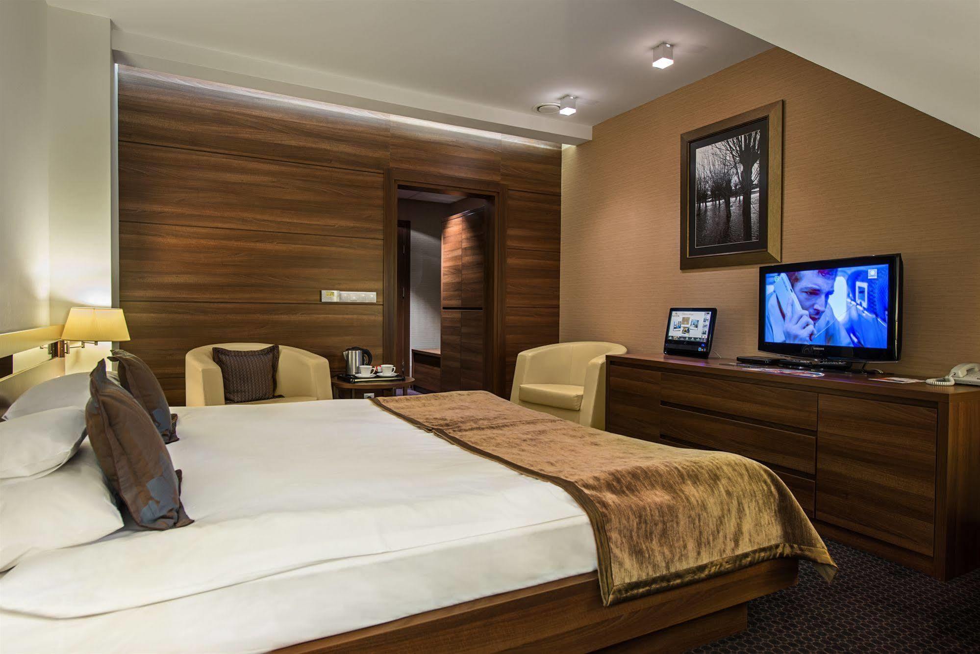 Rado Resort Spa & Wellness เมียเลส ภายนอก รูปภาพ